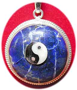 Yin Yang  Amulett Anhänger  auf massiver Sodalith-Platte