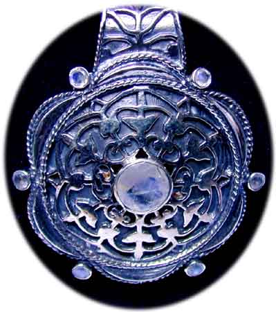  Vajra Mandala Amulett mit Mondsteinen